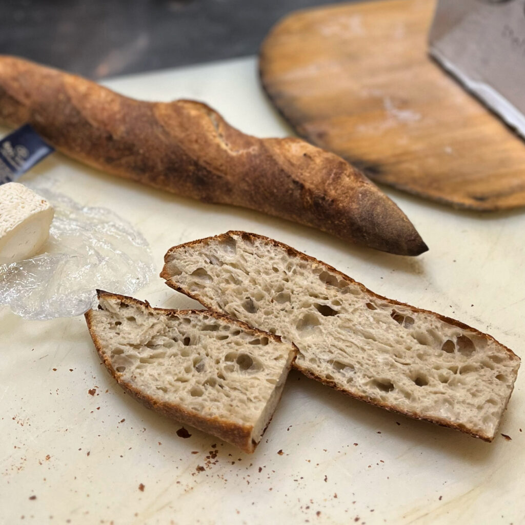 Crumb, baguettes tradition.