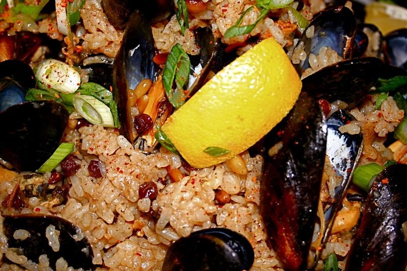 Pulling mussels from a shell…. midia pilaf. Stir the Pots